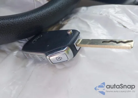 2020 Kia Soul Lx z USA, uszkodzony, nr VIN KNDJ23AU8L7706839